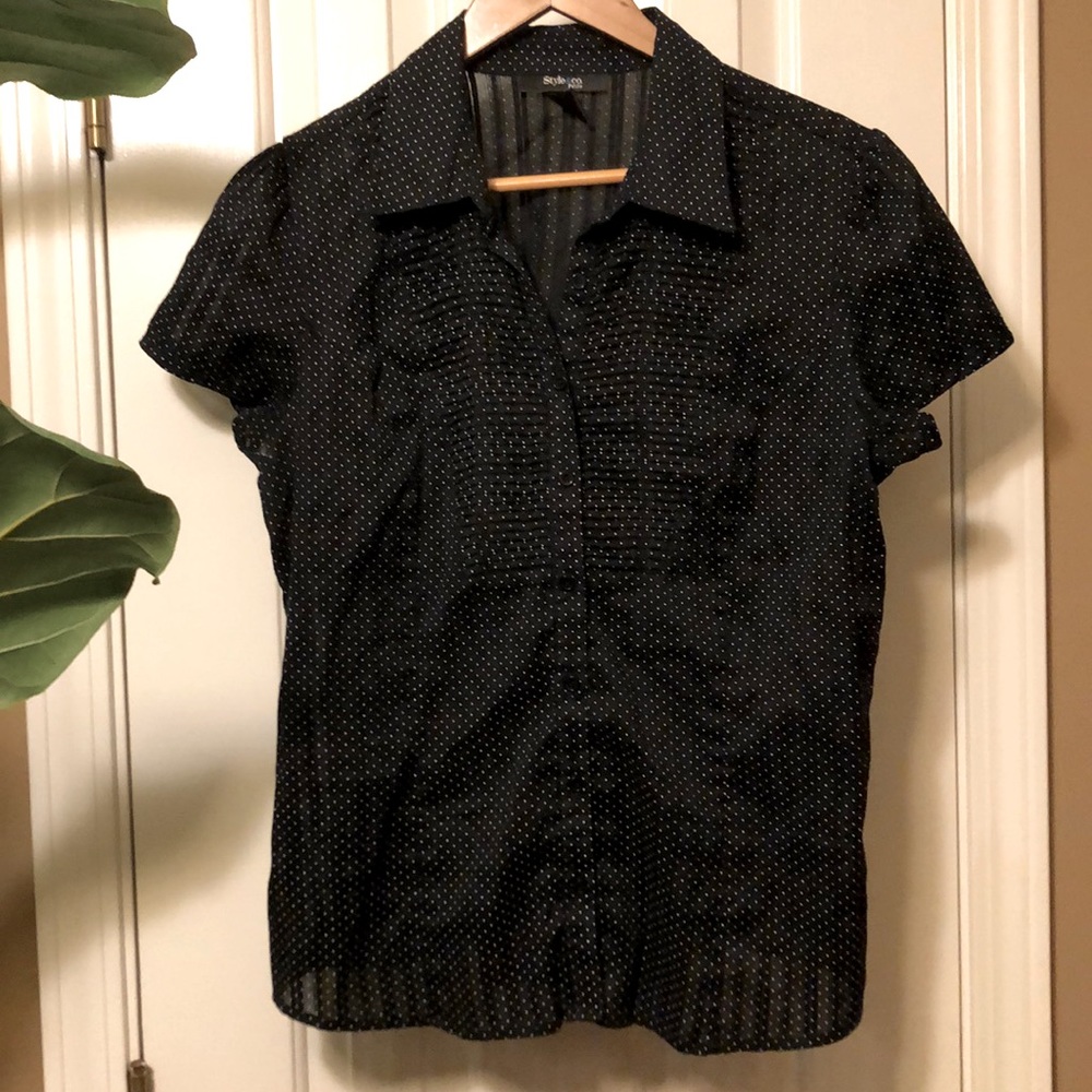 Black blouse with white dots. Cap sleeves size 12P